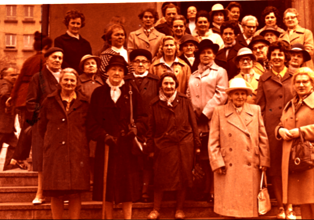 Czlonkinie Klubu Bylych Wiezniarek Obozu Koncentracyjnego Ravensbruck w Krakowie